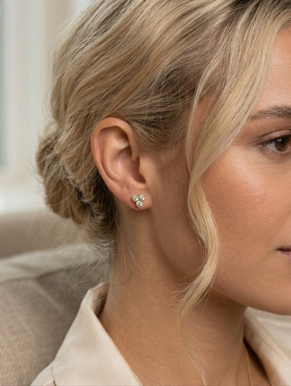 BEAUTIFUL Clear Sparkling Rhinestone Cluster Stud Earrings